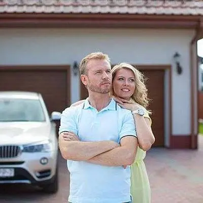 Гаражные ворота серии Prestige цвета «Золотой дуб» (тип панели - S-гофр)